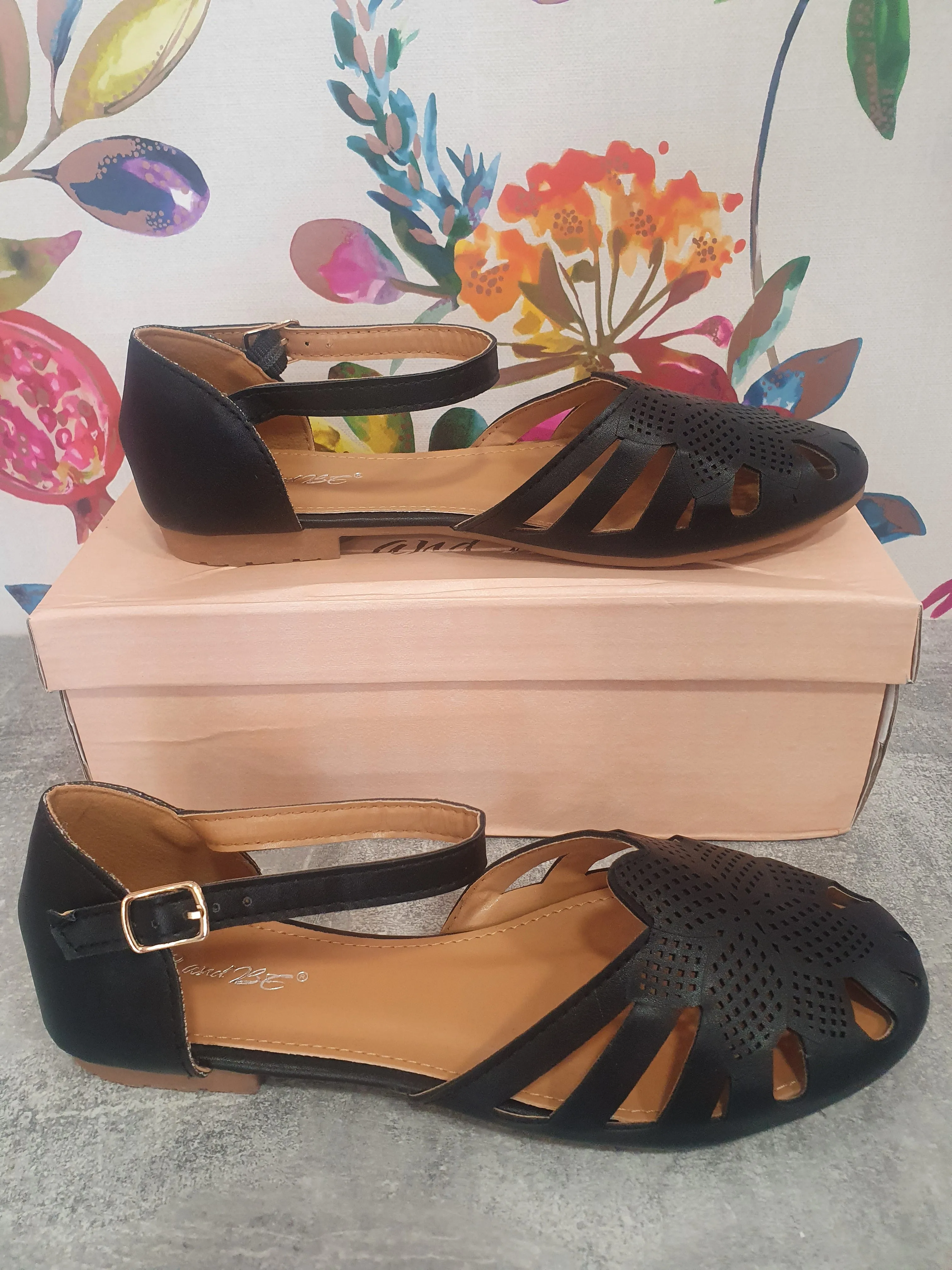 Filigree Ankle Strap Shoes